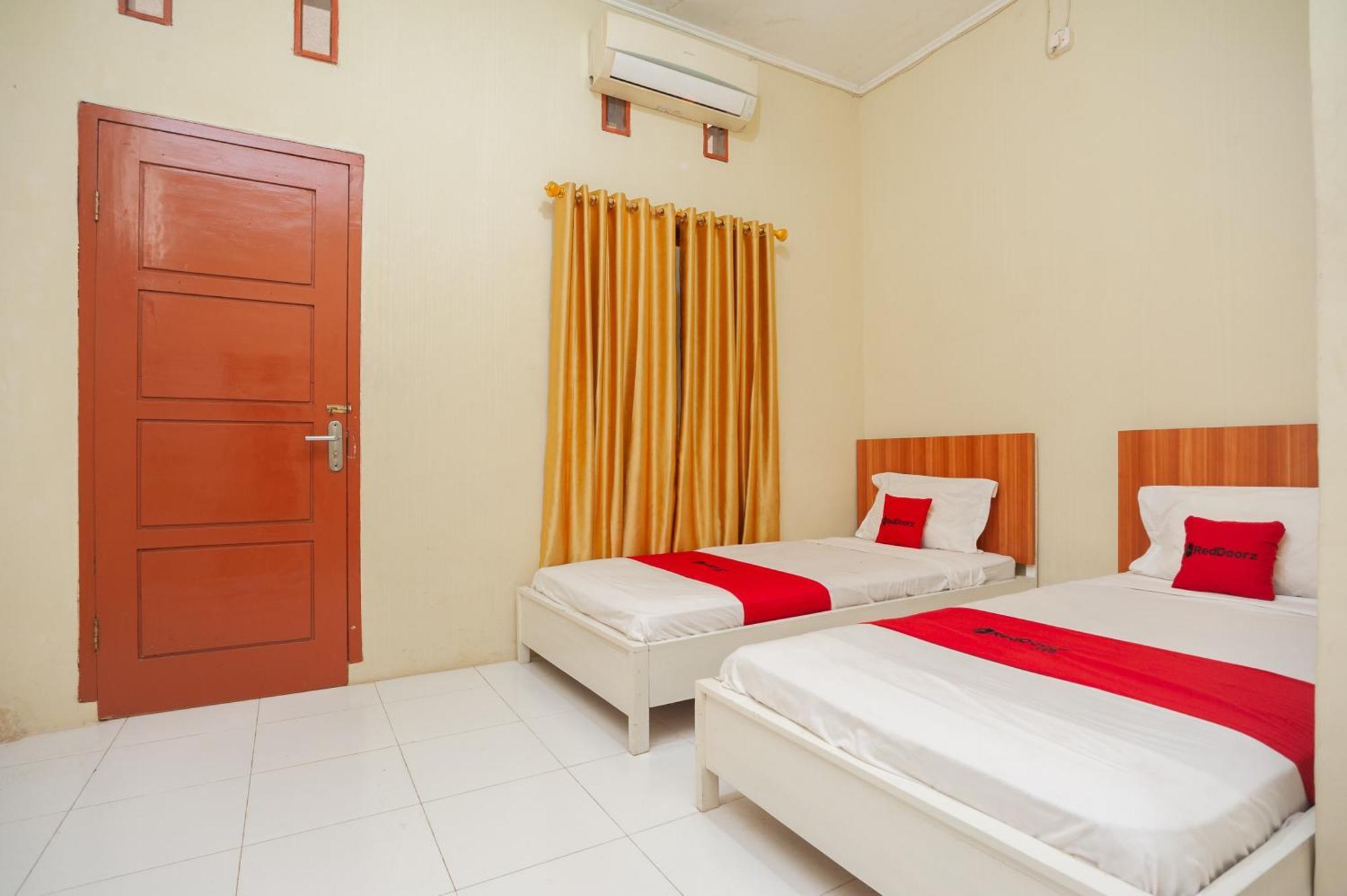 RedDoorz near Universitas Muhammadiyah Pringsewu Margakaya  Bagian luar foto