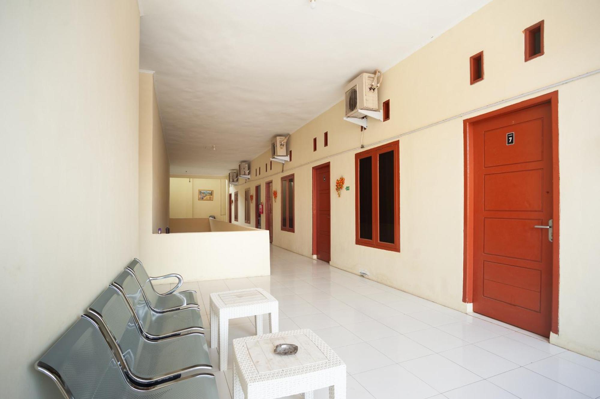 RedDoorz near Universitas Muhammadiyah Pringsewu Margakaya  Bagian luar foto