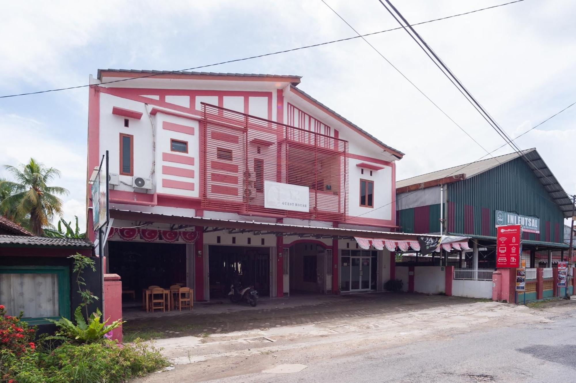 RedDoorz near Universitas Muhammadiyah Pringsewu Margakaya  Bagian luar foto